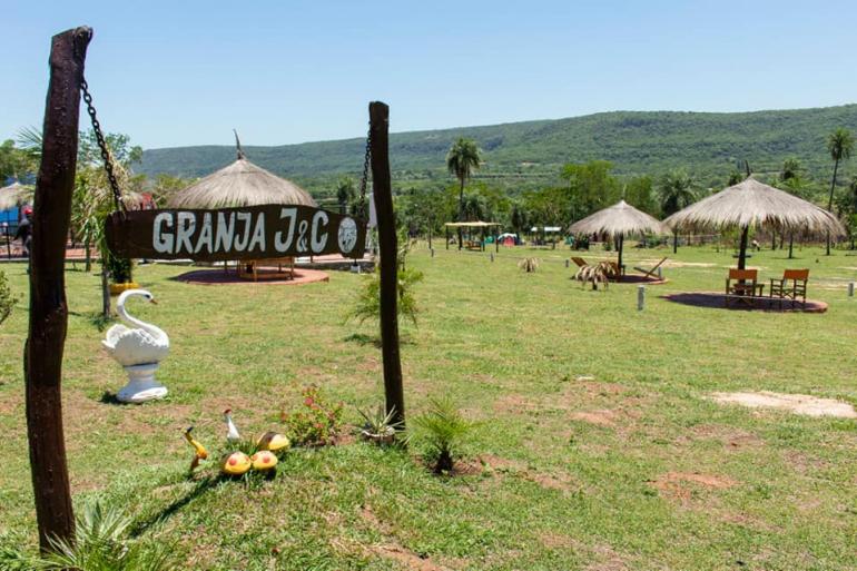 Granja J&C - Posada Cerro Mbatovi