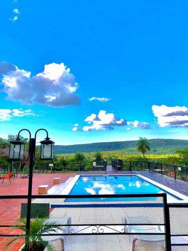 Piscina con la vista - Granja J&C - Posada Cerro Mbatovi