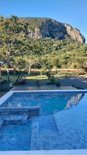 Piscina con vista al cerro - Cabaña "La Yaya" Paraguarí