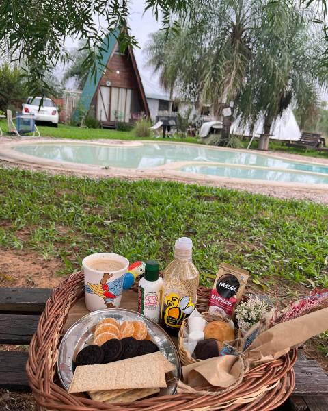piscina y desayuno - Cabañas de Ita
